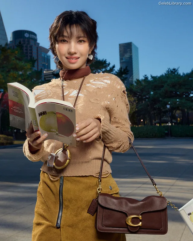 Soyeon  (G)I-IDLE photo 24 of 822
