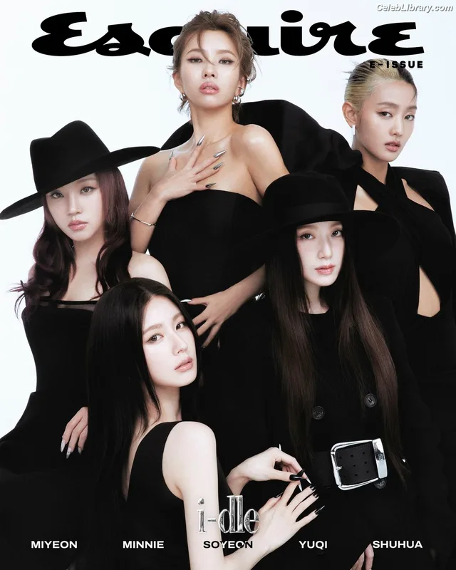 Soyeon  (G)I-IDLE photo 2 of 822