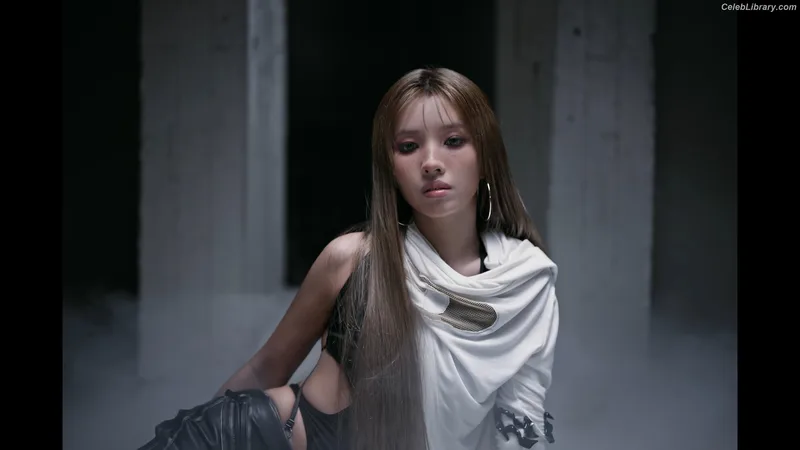 Soyeon  (G)I-IDLE photo 11 of 822
