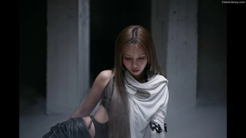 Soyeon  (G)I-IDLE photo 12 of 822
