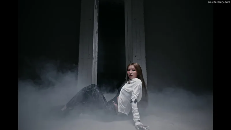 Soyeon  (G)I-IDLE photo 15 of 822