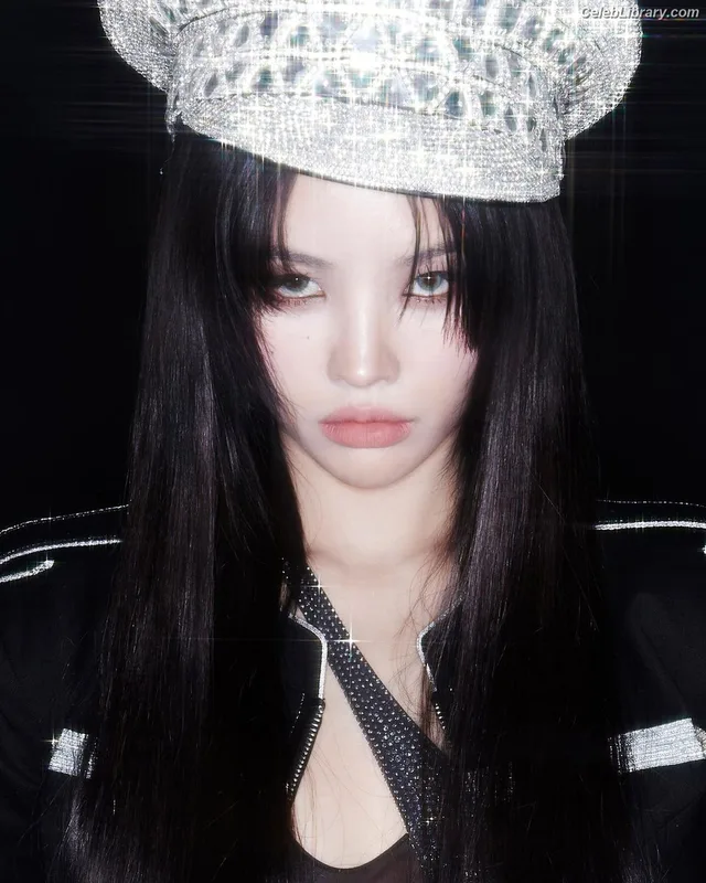 Soyeon  (G)I-IDLE photo 4 of 822