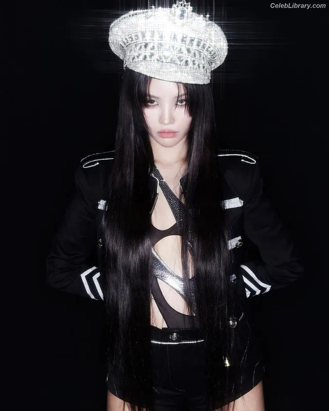 Soyeon  (G)I-IDLE photo 6 of 822