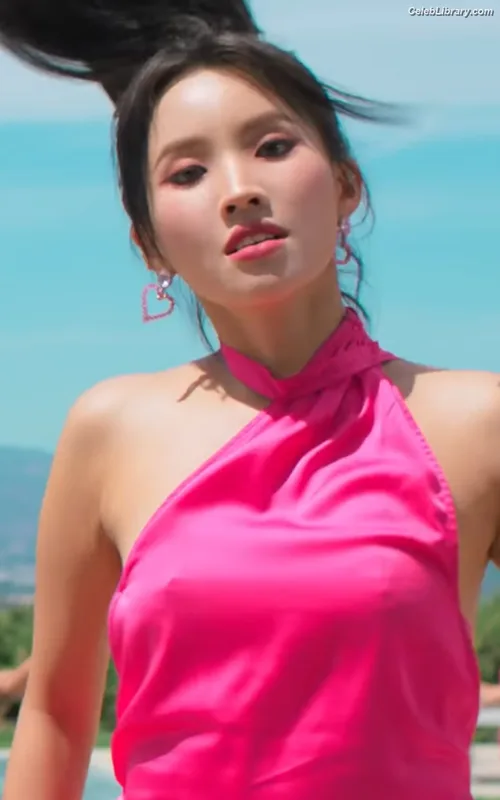Soyeon  (G)I-IDLE photo 13 of 822