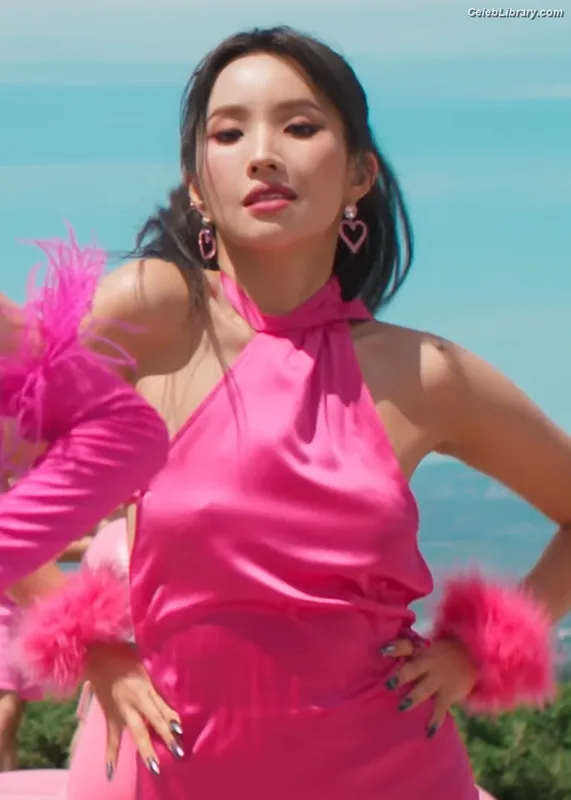 Soyeon  (G)I-IDLE photo 16 of 822