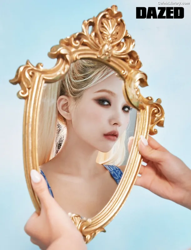 Soyeon  (G)I-IDLE photo 8 of 822