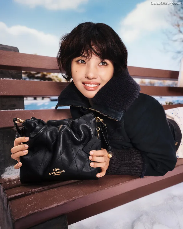 Soyeon  (G)I-IDLE photo 10 of 822