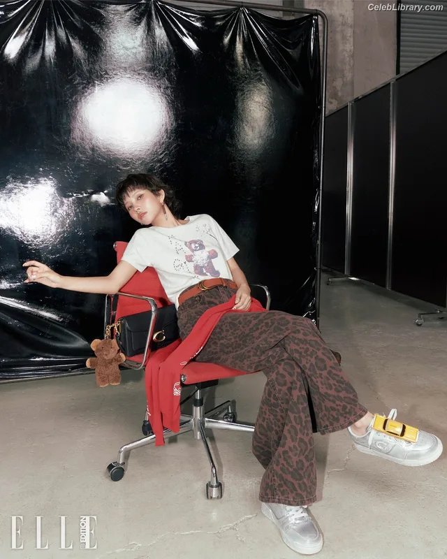 Soyeon  (G)I-IDLE photo 15 of 822
