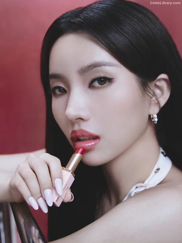 Soyeon  (G)I-IDLE photo 21 of 822