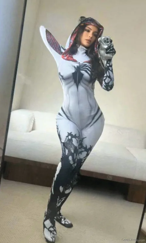 Sssniperwolf photo 6 of 1674