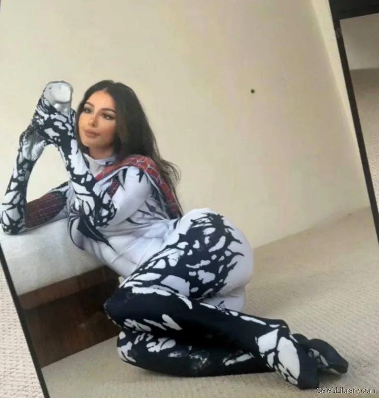 Sssniperwolf photo 9 of 1674