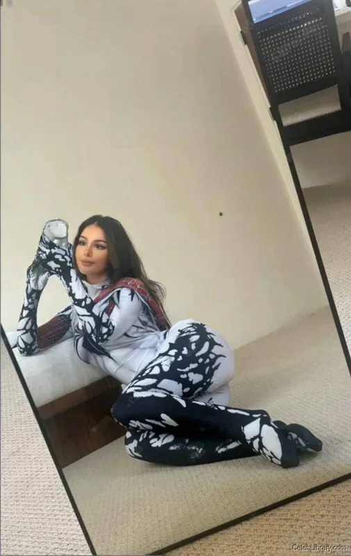 Sssniperwolf photo 10 of 1674