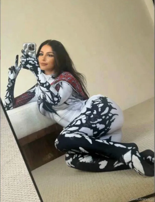 Sssniperwolf photo 11 of 1674
