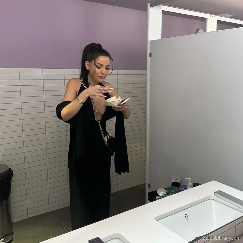 Sssniperwolf photo 6 of 1674