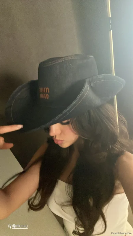 Sssniperwolf photo 8 of 1674