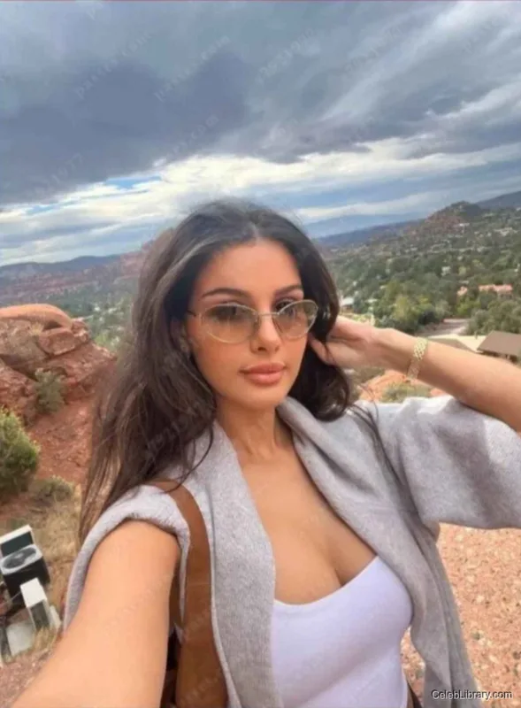 Sssniperwolf photo 1 of 1674