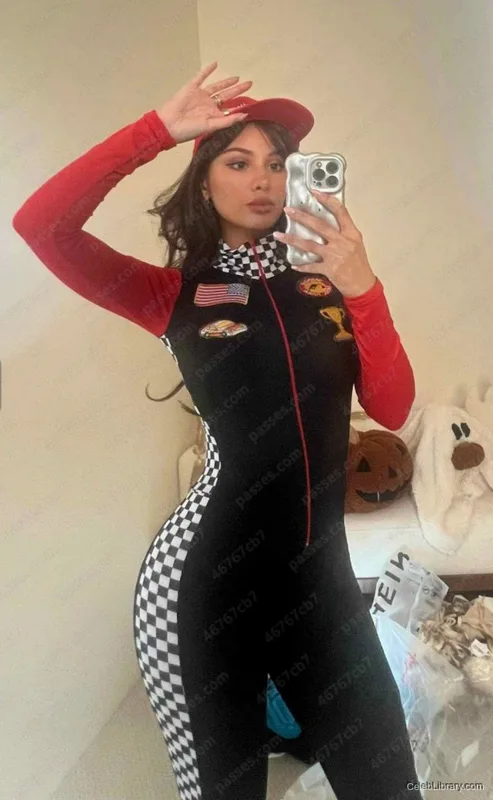 Sssniperwolf photo 8 of 1674