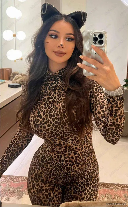 Sssniperwolf photo 6 of 1674