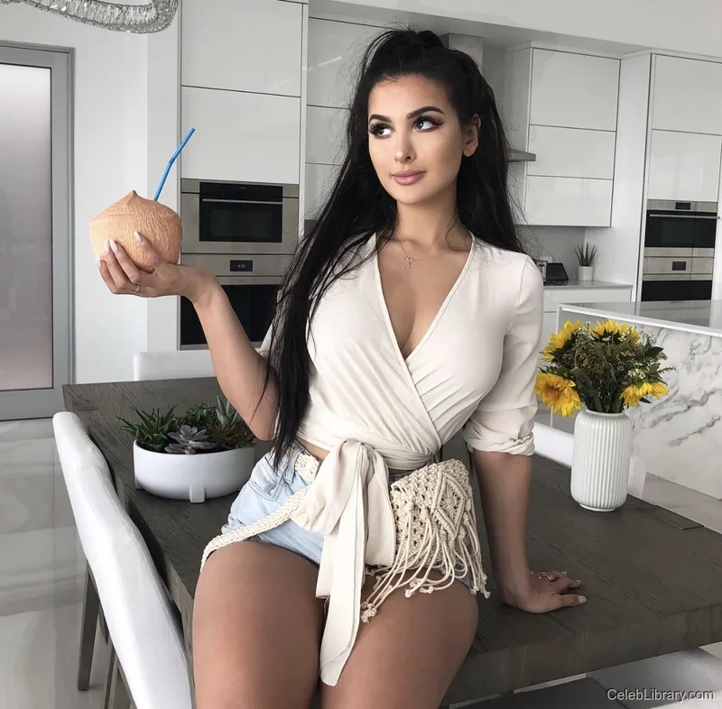 Sssniperwolf photo 4 of 1674