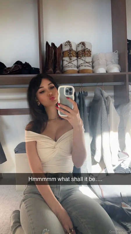 Sssniperwolf photo 1 of 1674