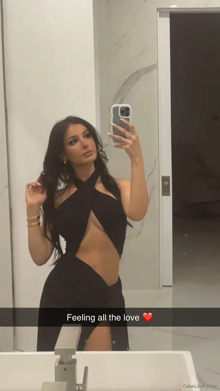 Sssniperwolf photo 1 of 1674