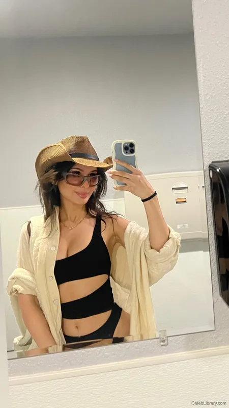 Sssniperwolf photo 15 of 1674