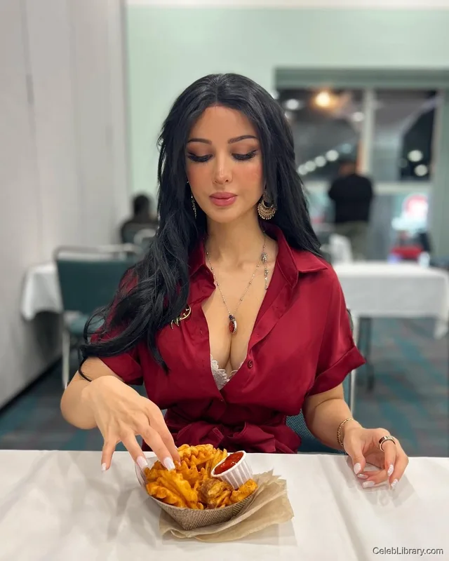 Sssniperwolf photo 10 of 1674