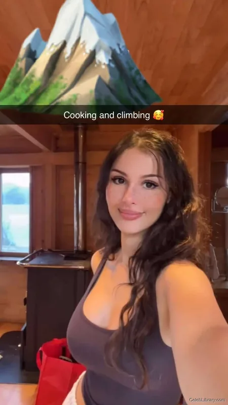 Sssniperwolf photo 7 of 1674