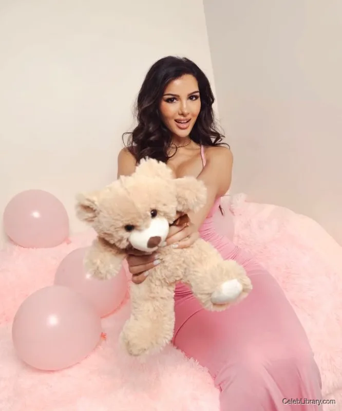 Sssniperwolf photo 10 of 1674