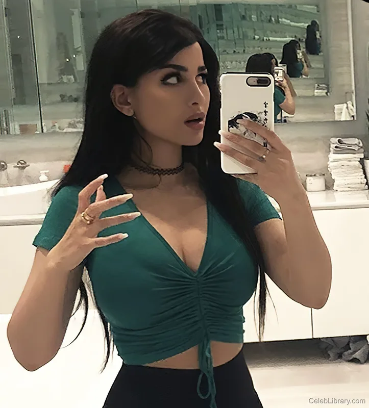 Sssniperwolf photo 18 of 1674