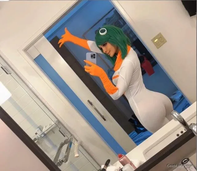 Sssniperwolf photo 1 of 1674