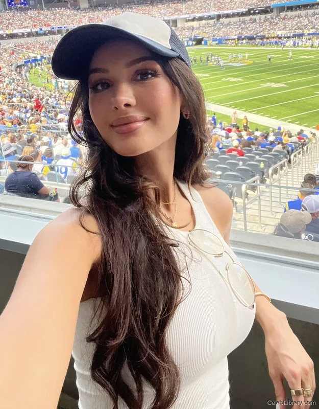 Sssniperwolf photo 1 of 1674