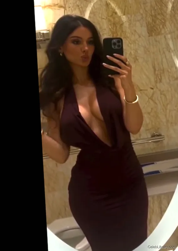 Sssniperwolf photo 10 of 1674