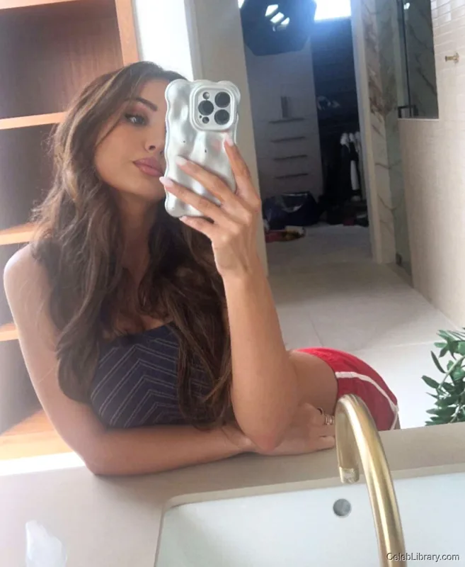 Sssniperwolf photo 6 of 1674