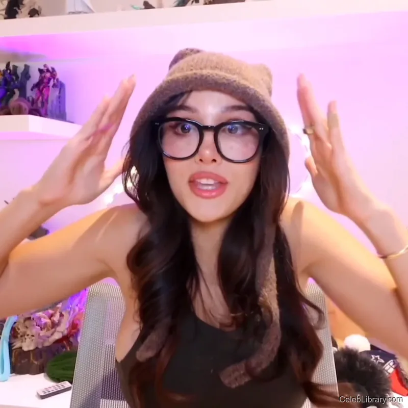Sssniperwolf photo 1 of 1674