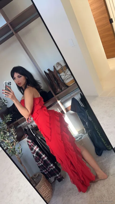 Sssniperwolf photo 1 of 1674