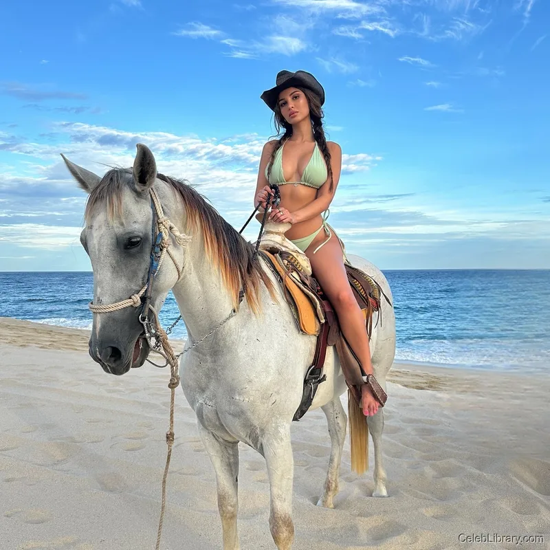 Sssniperwolf photo 1 of 1674
