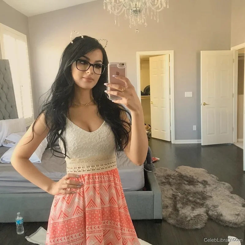 Sssniperwolf photo 19 of 1674