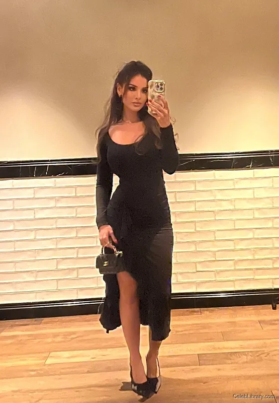 Sssniperwolf photo 9 of 1674