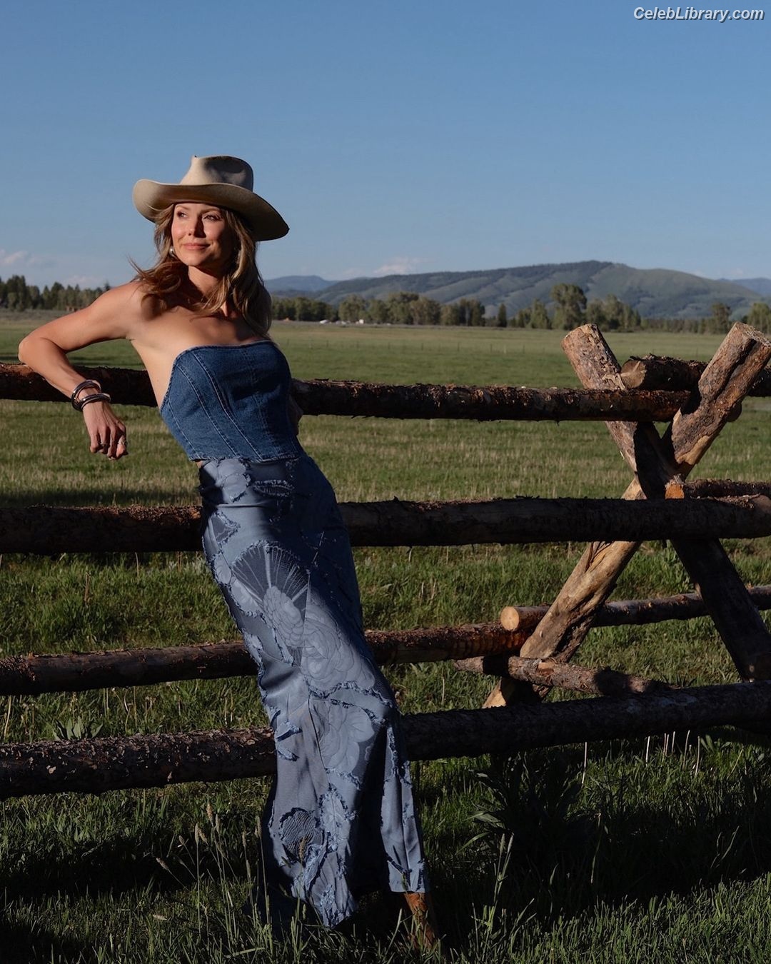 Stacy Keibler photo 16 of 786