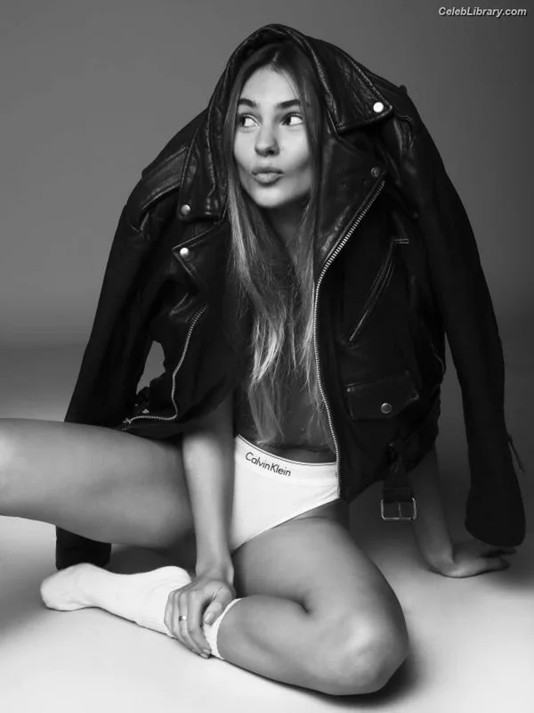 Stefanie Giesinger photo 12 of 289