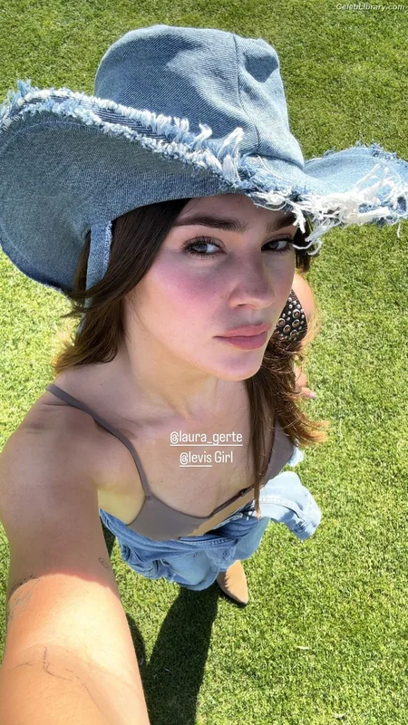 Stefanie Giesinger photo 10 of 289