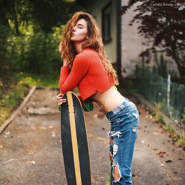 Stefanie Giesinger photo 1 of 289
