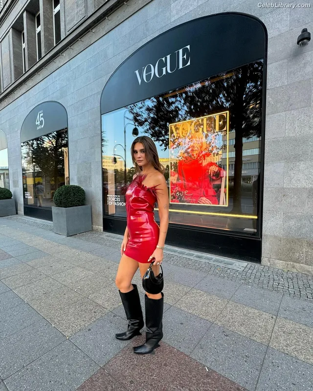 Stefanie Giesinger photo 1 of 289