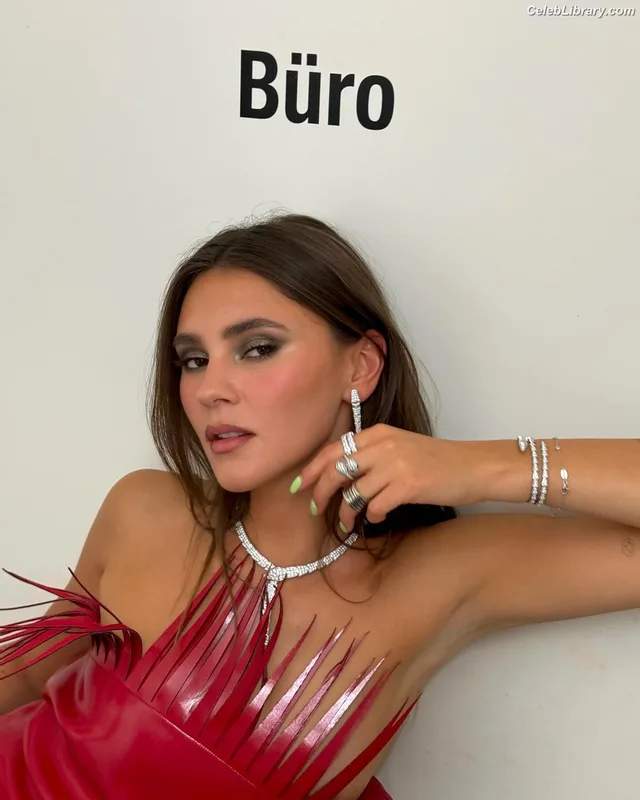 Stefanie Giesinger photo 2 of 289