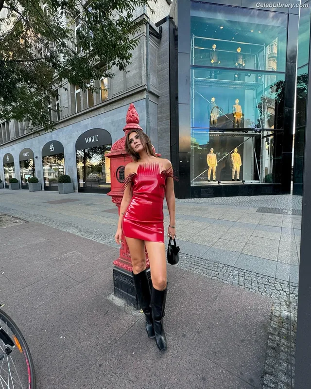 Stefanie Giesinger photo 3 of 289