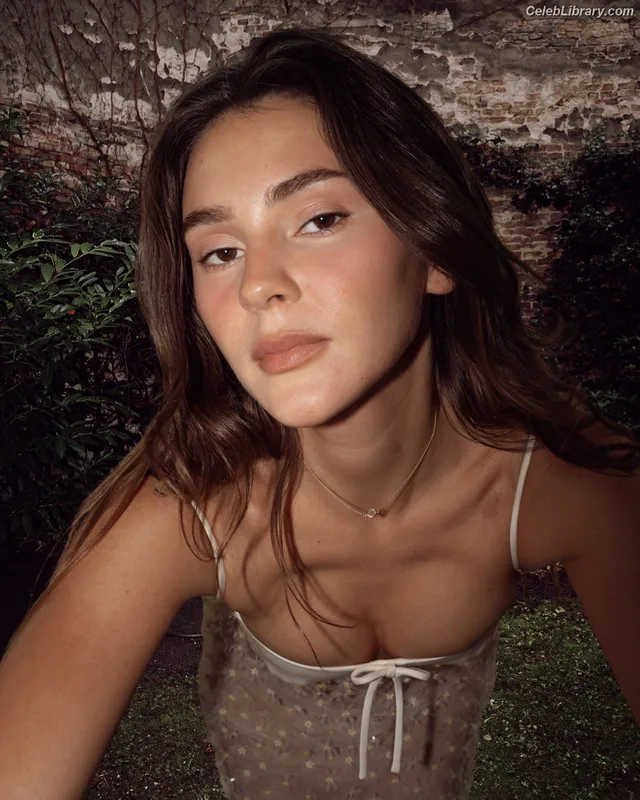 Stefanie Giesinger photo 8 of 289