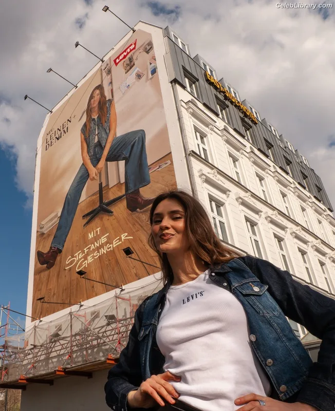 Stefanie Giesinger photo 17 of 289