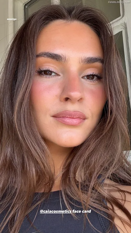 Stefanie Giesinger photo 2 of 289