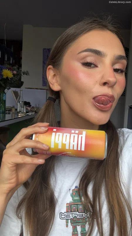 Stefanie Giesinger photo 15 of 289
